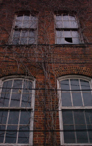 oldbuildinglenoir.jpg